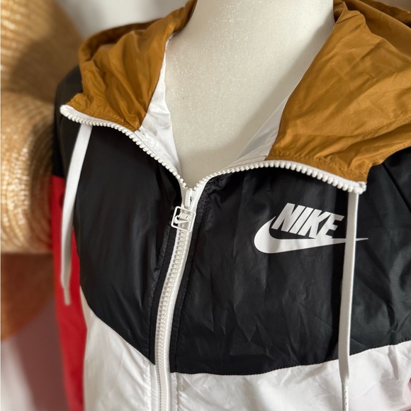 Nike Windbreaker - Picture 6 of 6